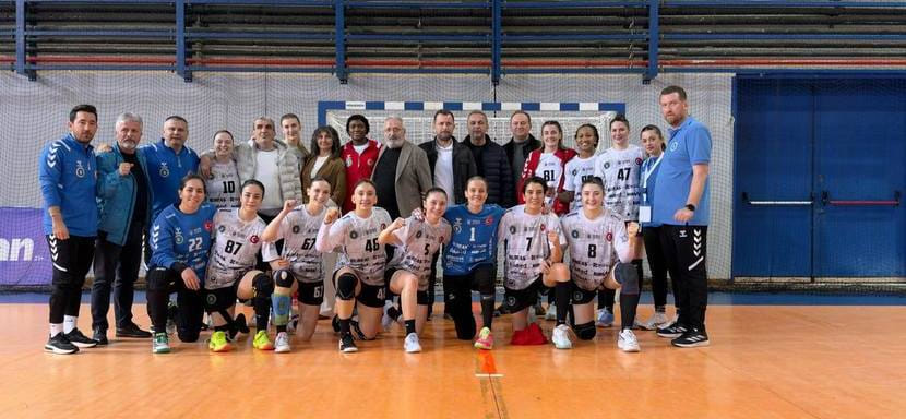 "Бурса" россиянки Алёны Ихневой проиграла греческому ПАОКу, но по сумме двух матчей прошла в полуфинал Кубка ЕГФ