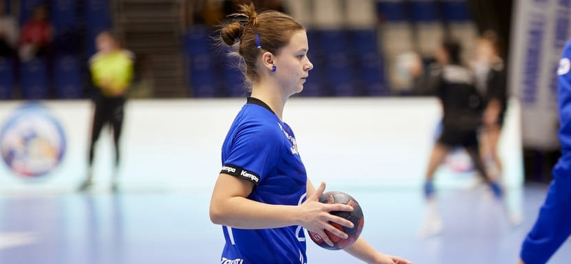 Olimpbet Суперлига. Левая крайняя тольяттинской "Лады" Алина Сокова может пропустить две недели из-за травмы голеностопа