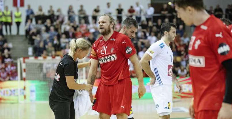 Полусредний сборной Дании Хенрик Мелльгорд травмировался в поединке Golden League с французами