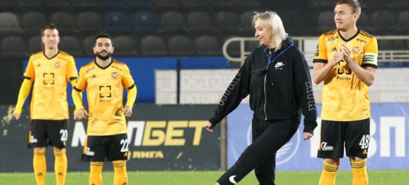 Двукратная чемпионка страны Наталия Арховацкая нанесла символический удар в футбольном матче ФНЛ-1 "Шинник" — "Арсенал"