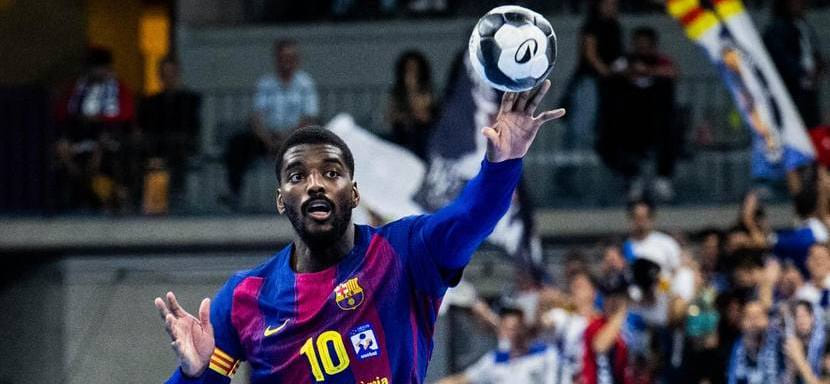 Источник: правый полусредний сборной Франции Дика Мем покинет "Барселону" и станет игроком "Берлина"