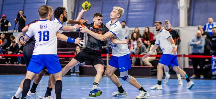 Стартует четвертьфинальный раунд мужского чемпионата России: московские "академики" принимают петербургский "Зенит"