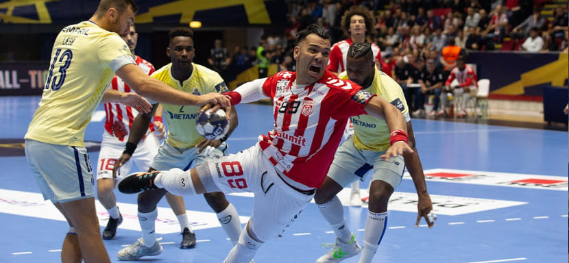 Лига чемпионов. "Нант" Шкуринского разгромил в гостях "Целе". "Динамо" Бохана на родной арене было сильнее "Порту", одержав первую победу в турнире