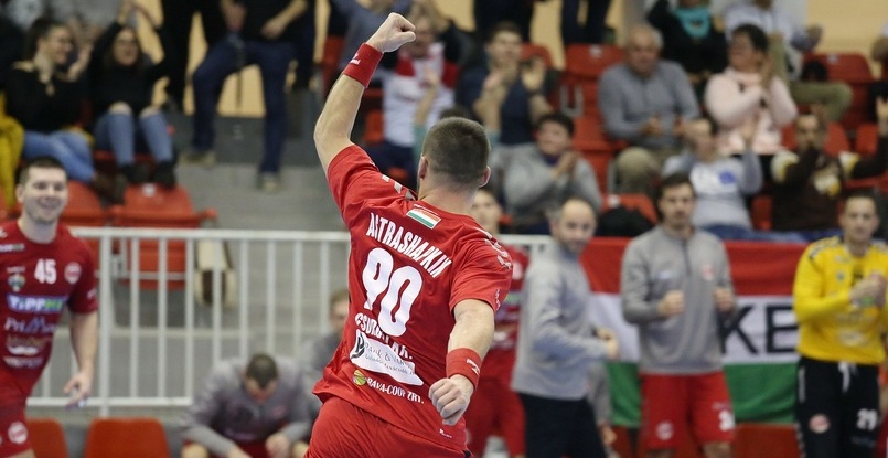 Суперлига. Правый полусредний венгерского "Чурго" и сборной Беларуси Олег Астрашапкин со следующего сезона будет играть за "Спартак"