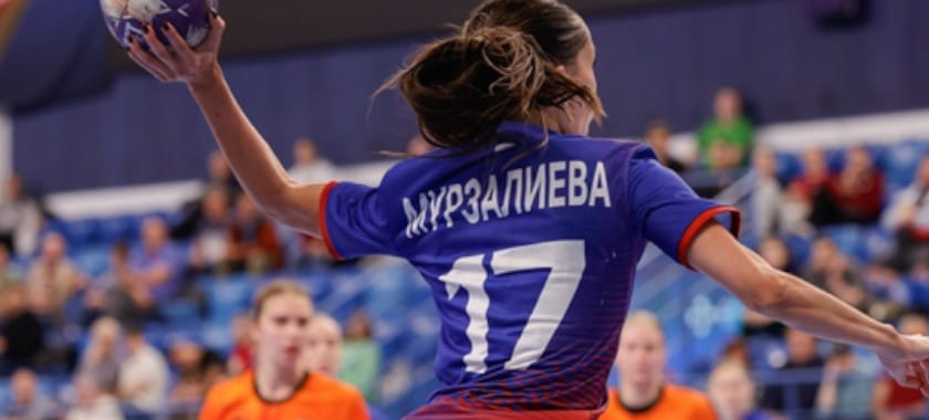 Альбина Мурзалиева о совмещении материнства и гандбола: "Вместе с ребёнком мы засыпаем в девять вечера, а просыпаюсь в шесть утра"