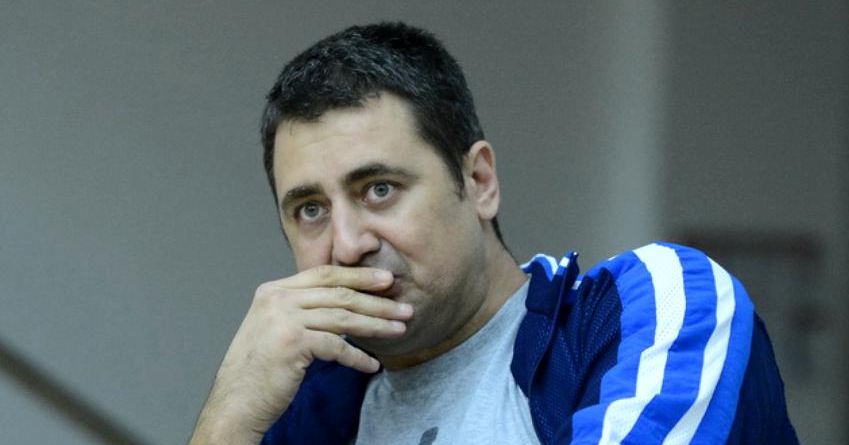 "Когда другие народы уничтожают эпидемии, привычка убивать друг друга убивает нас". Бухарестские болельщики за отставку Александру Деду