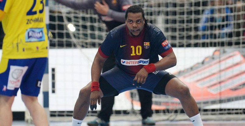 Испания. Французский линейный Седрик Сорендо продлил контракт с "Барселоной"