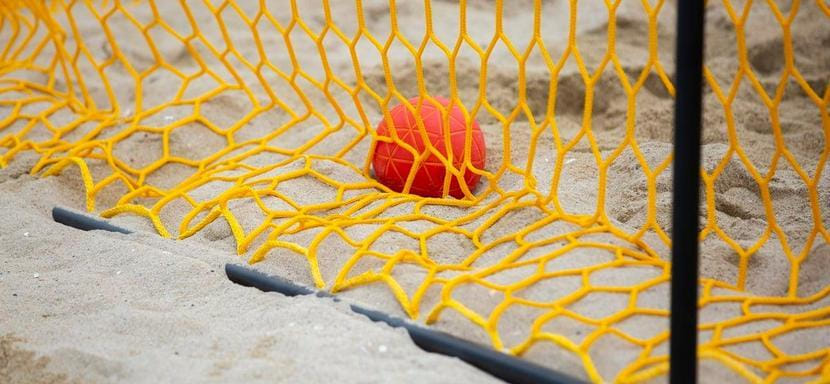 Пляжный гандбол. Девичья сборная Украины U-17 уверенно разобралась со сверстницами из Болгарии на ЧЕ-2021 в Варне