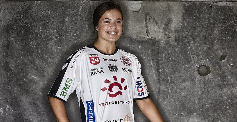 Дания. Правая крайняя "Хольстебро" Матильде Хюллеберг приостановила карьеру