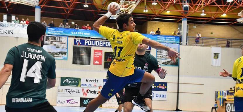 Испания. Правый полусредний сборной Чили Родриго Салинас продлил контракт с "Бидасоа"