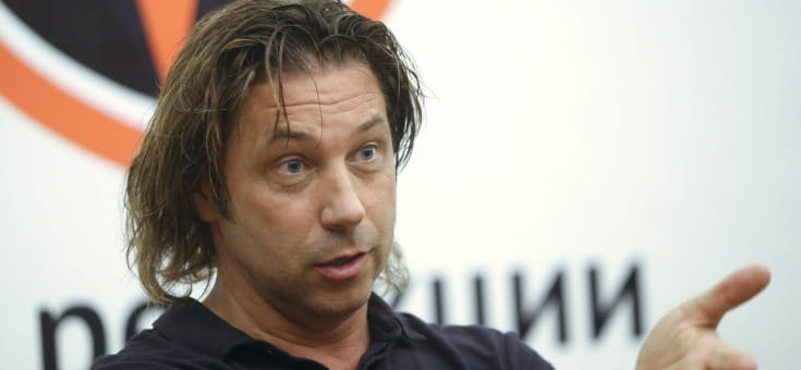 Александр Мостовой: "Чего вы в футбол тренировать пошли? Идите в гандбол! Но тогда и гандболисты скажут: "Что-то здесь не так"