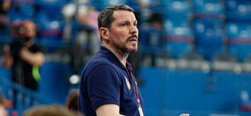 Olimpbet Суперлига. Ассистентом и.о. главного тренера тольяттинской "Лады" Екатерины Маренниковой будет Ростислав Гринишин