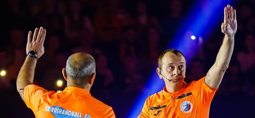 Olimpbet Суперлига. Судьи Максим Герасимов и Дмитрий Слащёв дисквалифицированы на полгода. Также арбитры получили денежные штрафы