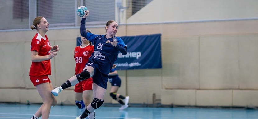 Стартовала высшая лига у женщин. В первый день побед добились "Динамо-Синара-3" и "Лада-2"