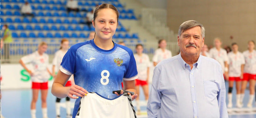 "При встрече Гумянов сказал: а это что за чудо?!" Варвара Семина — вундеркинд российского гандбола