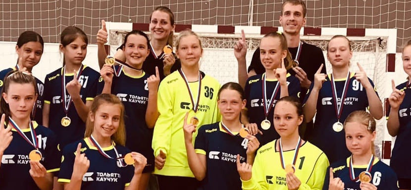 Первенство России. Девушки-2010. Первая тольяттинская команда во главе с Ириной Близновой выиграла золотые медали на турнире в Майкопе