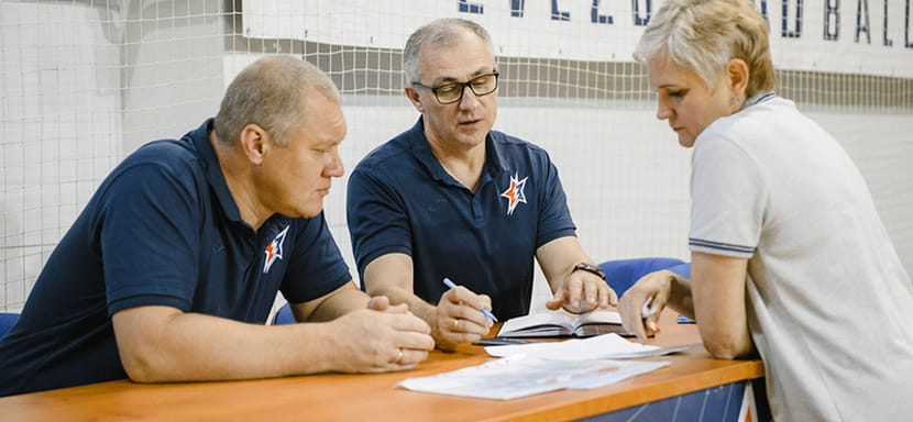 Суперлига. Алексей Гумянов: "Ситуация тяжелая. Трудно припомнить, когда одновременно выбывали из строя столько ведущих гандболисток"