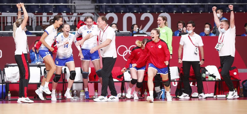 Олимпиада. Алексей Алексеев: “Девчонки молодцы, доказали, что тоже ждали этого матча. Все ответы на вопросы на табло”