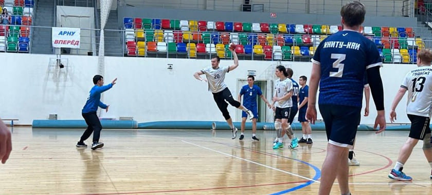Представители казанского ПовГУФКСиТ обыграли команду Омска в рамках гандбольного турнира Всероссийской Универсиады-2025