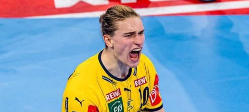 Бундеслига. Три гола Азата Валиуллина не помогли "Гамбургу" победить "Ганновер", "Райн Левен" обыграл "Штутгарт"