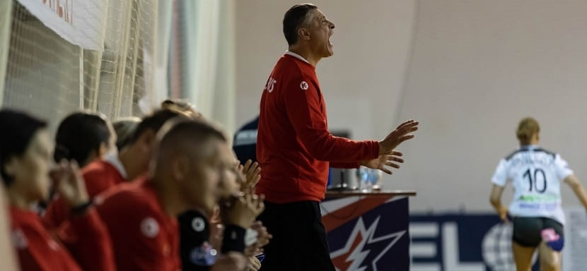 Валерий Певницкий: "Диана Ильина и Наталья Василевская хотят играть за сборную, но, увы, зависимы от своих румынских работодателей"