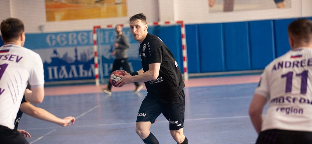 Межсезонье. "Нева". Эльдар Насыров: "Порой почти до драки доходит: наш тренер умеет мотивировать!"