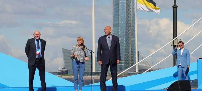 Главный тренер "Зенита" Дмитрий Торгованов с Николаем Валуевым приняли участие в открытии Спартакиады работников "Газпрома"