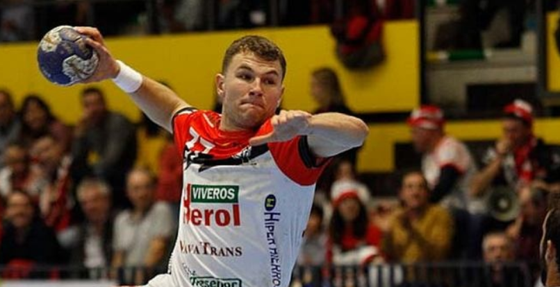 Испания. Олег Киселев-младший: "На домашних матчах "Навы" зал всегда забит, собирается половина деревни"