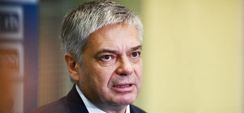 ЧЕ-2022. Сергей Шишкарев: "В матче с поляками Велимир Петкович вел себя эмоционально. Ему будет сделано определенное замечание"