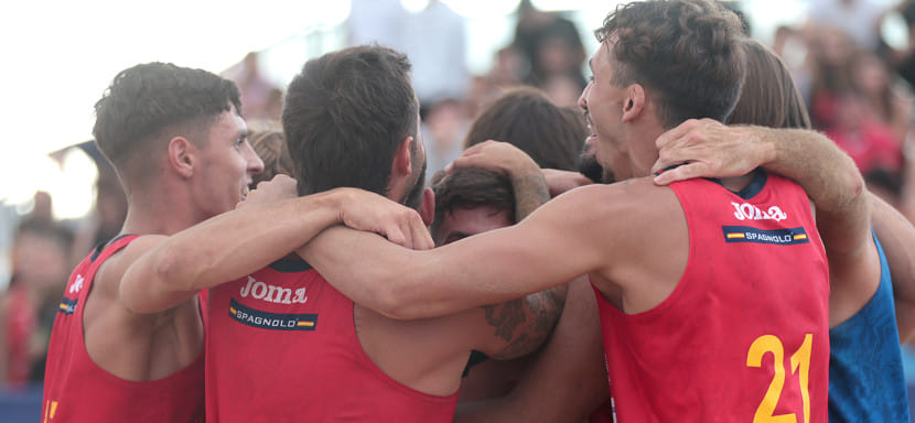 Мужская и женская сборные Испании завоевали золотые медали на втором этапе мирового тура по пляжному гандболу