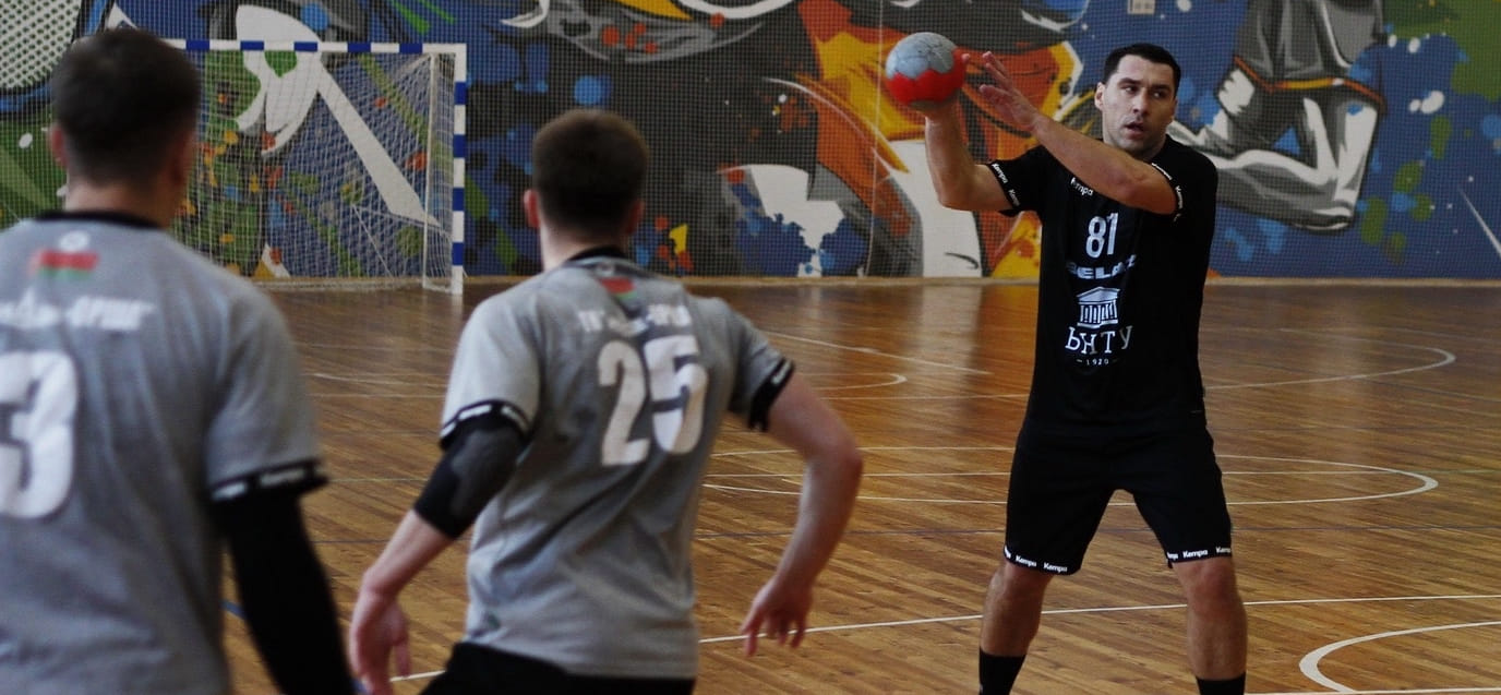 Борис Пуховский возобновил игровую карьеру. "Ростов-Дон" сменил президента клуба. Главное за неделю