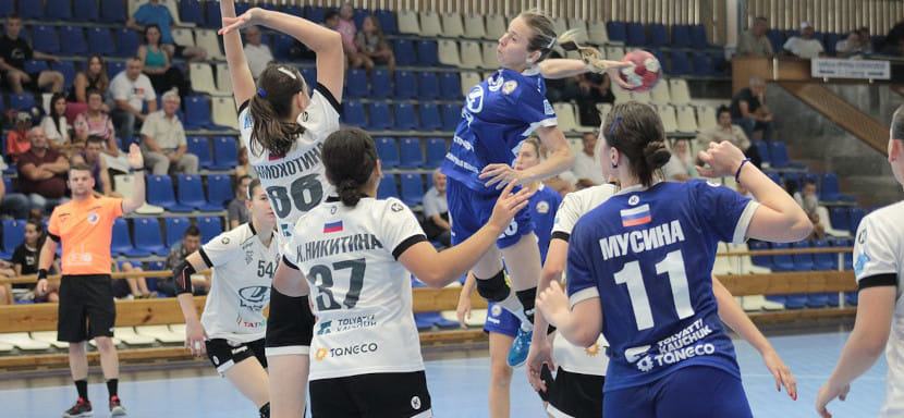 Чемпионат городского округа Тольятти. "Лада" с большим трудом обыграла свой второй состав в матче-открытии турнира