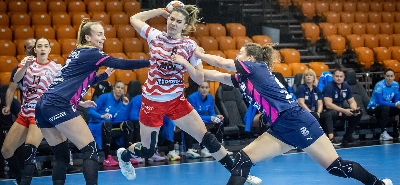 "Эстергом" с разницей в 11 мячей разгромил "Мошонмадьяровар" в первом матче 1/4 финала женской Европейской лиги