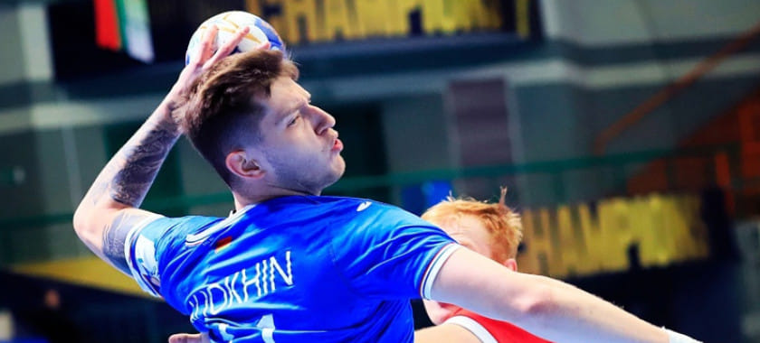 Беларусь. Полусредний БГК Николай Алёхин получил травму в расположении сборной и выбыл на два месяца. Повреждение Валентина Курана менее значительное