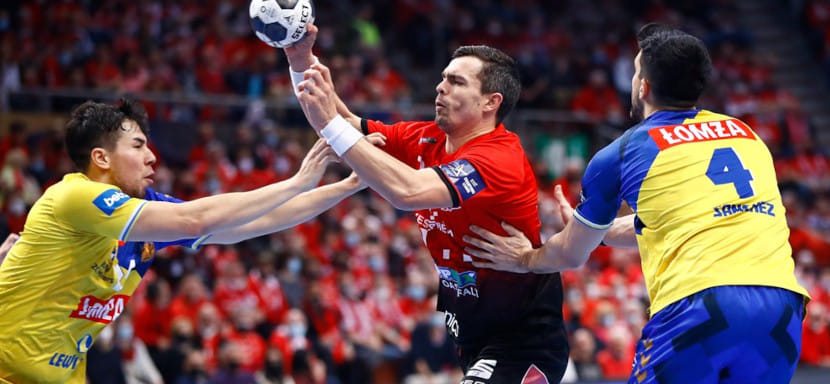 Лига чемпионов. 4 мяча Артема Королька не спасли "Кельце" от выездного поражения в матче с "Веспремом", "ПСЖ" добыл два очка в Бухаресте