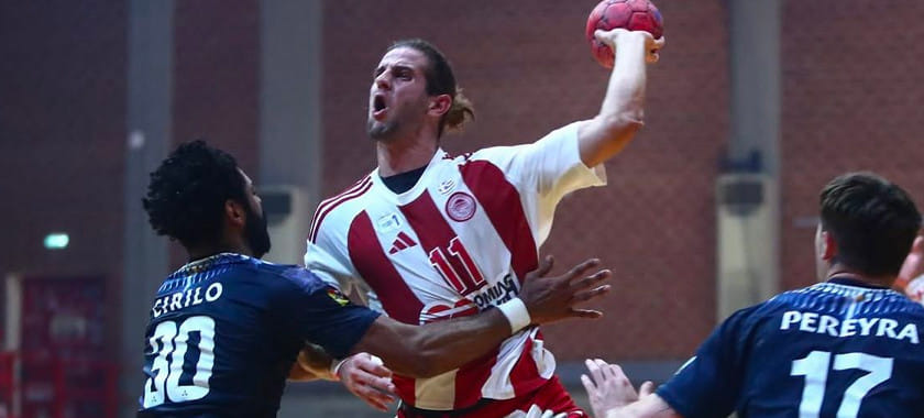 Греческий "Олимпиакос" в ответной встрече разгромил итальянский "Альбатро" и прошёл в третий раунд Кубка ЕГФ