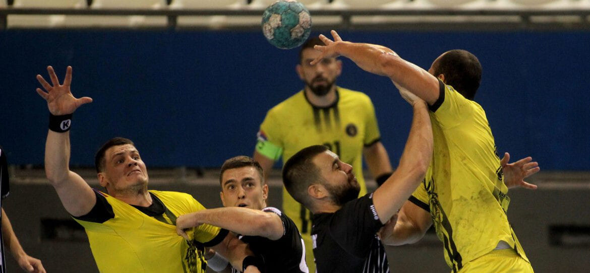 Балканы. "Динамо" (Панчево), возмущенное судейством полуфинала Кубка Сербии с "Партизаном", намерено впредь разоблачать местных судей