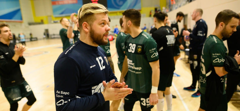 Волгоградский "Каустик" с разницей 3 мяча уступил "Зиланту" в гостевой встрече серии переходных матчей за право участия в Суперлиге