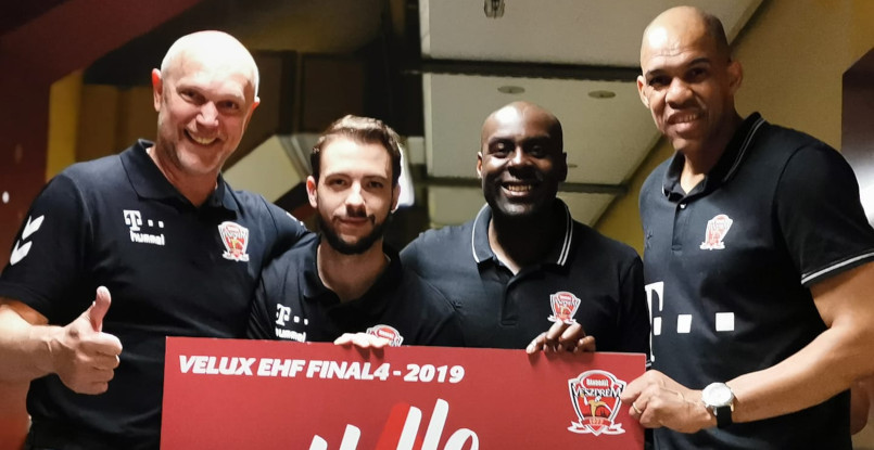 Лига чемпионов. Давид Давис стал первым в истории тренером, который вывел в "финал четырех" как женскую, так и мужскую команды