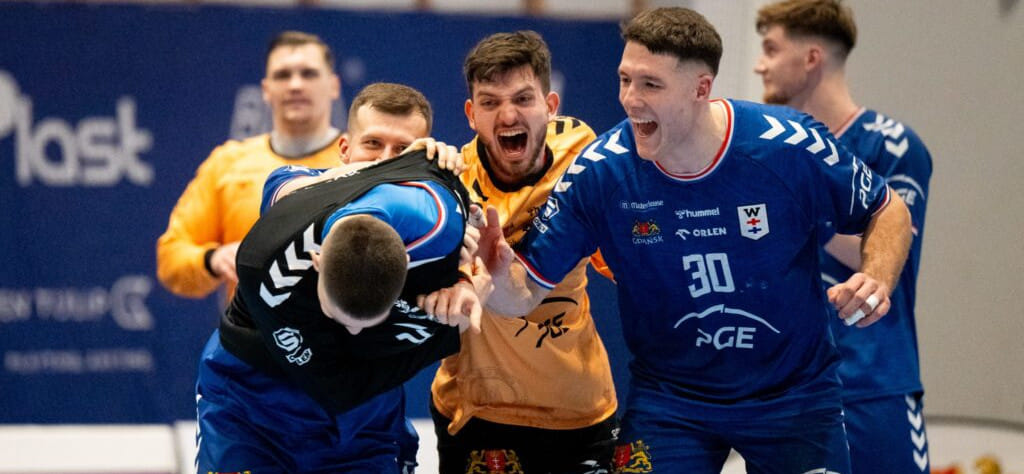 "Выбжеже" победил "Легионово" и закрепился на 3-м месте, идущая следом "Островия" взяла верх над "Пётрковянином"