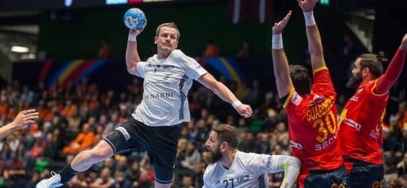 Германия. 36-летний полусредний из Латвии Айвис Юрджс продолжит выступления в "Эмсдеттене" (Д2)