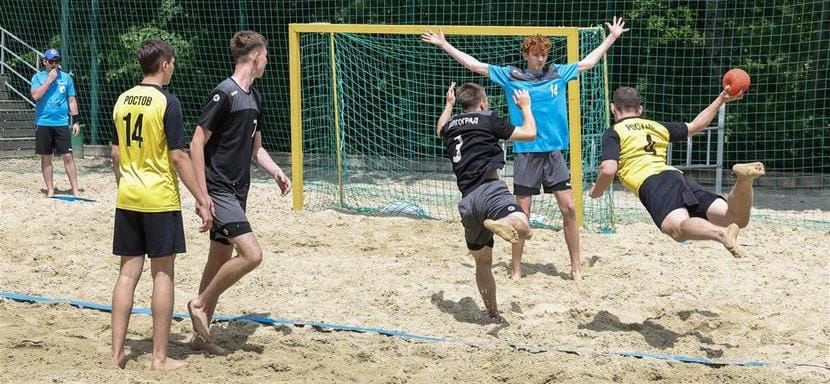 Пляжный гандбол. Команда "Академия гандбола" из Краснодарского края стала победителем первенства России среди игроков не старше 17 лет
