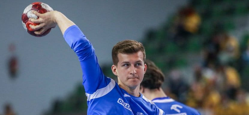 Польша. 21-летний левый крайний Миколай Чаплиньски подписал новый контракт с "Вислой". Следующий сезон он проведет в аренде в Испании