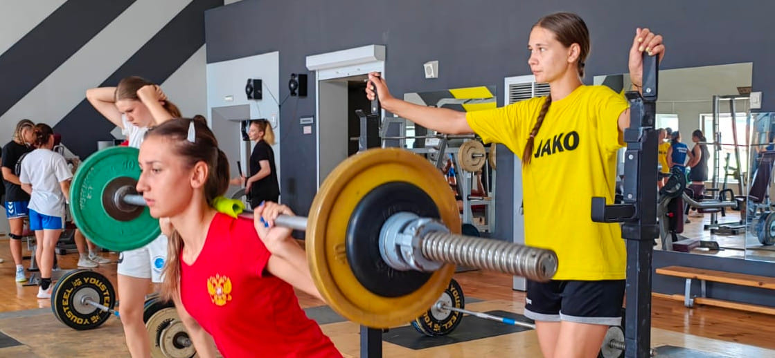 Россия. Любовь Сидоричева: "Накапливается усталость у девочек. Но хорошо, что все здоровы. На сборе присутствуют новенькие, поэтому чуть тяжеловато"