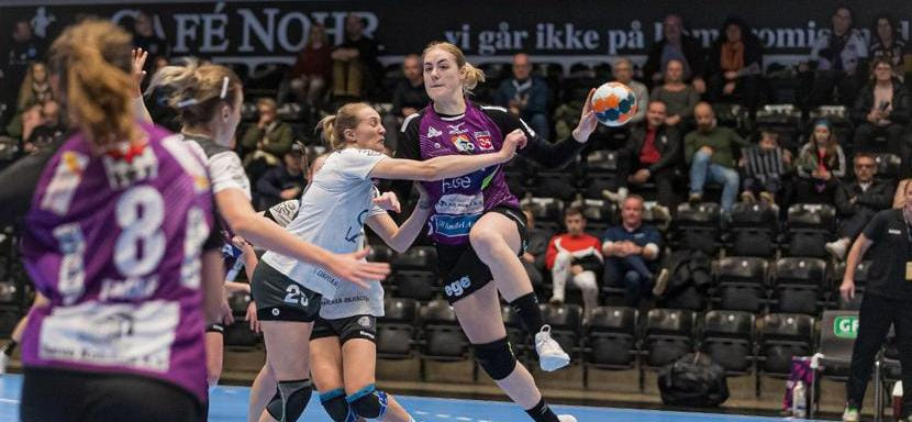 Дания. Правая полусредняя Юли Йенсен покинула "Хернинг-Икаст"