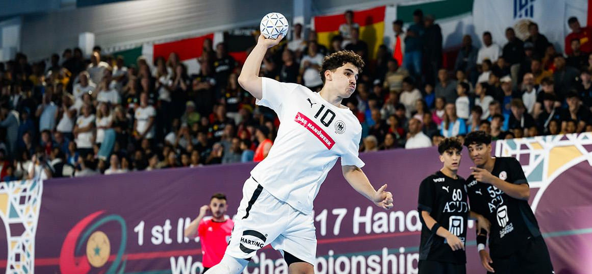 Первым в истории чемпионом мира среди игроков не старше 17 лет стала сборная Германии, одолевшая в финале Египет