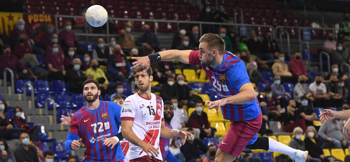 Испания. "Барселона" продолжает лидировать в лиге ASOBAL. В субботу была одержана победа над "Логроньо" Александра Маркелова