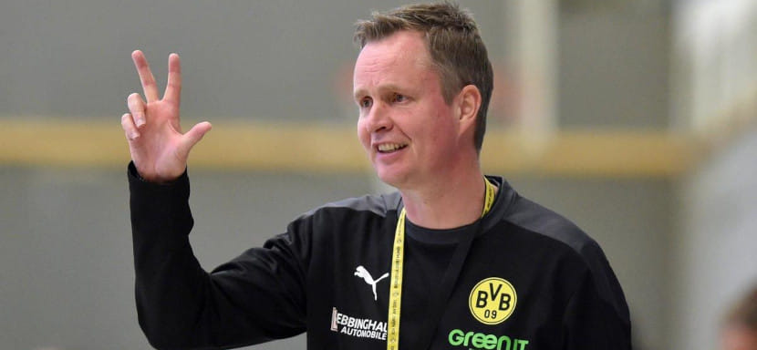 Женская бундеслига. Андре Фур: "Мы на световые годы отстаём от международного уровня в инфраструктуре. Надо с этим что-то делать"