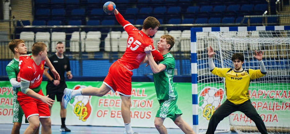 Беларусь выиграла у России воскресный матч юношеских сборных с разницей в два мяча и взяла верх в минской серии из трёх встреч