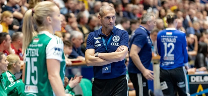 Венгрия. Руководство "Дьера" освободило от должности главного тренера Габора Даньи. Причиной стало крупное поражение от "Ференцвароша"